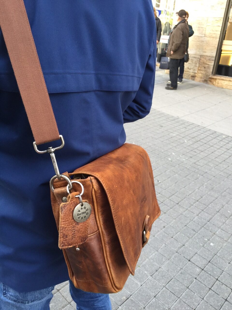 Customer spotting, Town bag